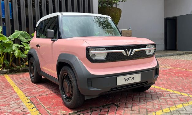 Nasib Apes VinFast VF3: Hantam Lubang Tol, Arm Langsung Patah