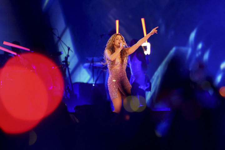 Tragedi Dalam Persiapan Konser Shakira: Kru Meninggal Dunia