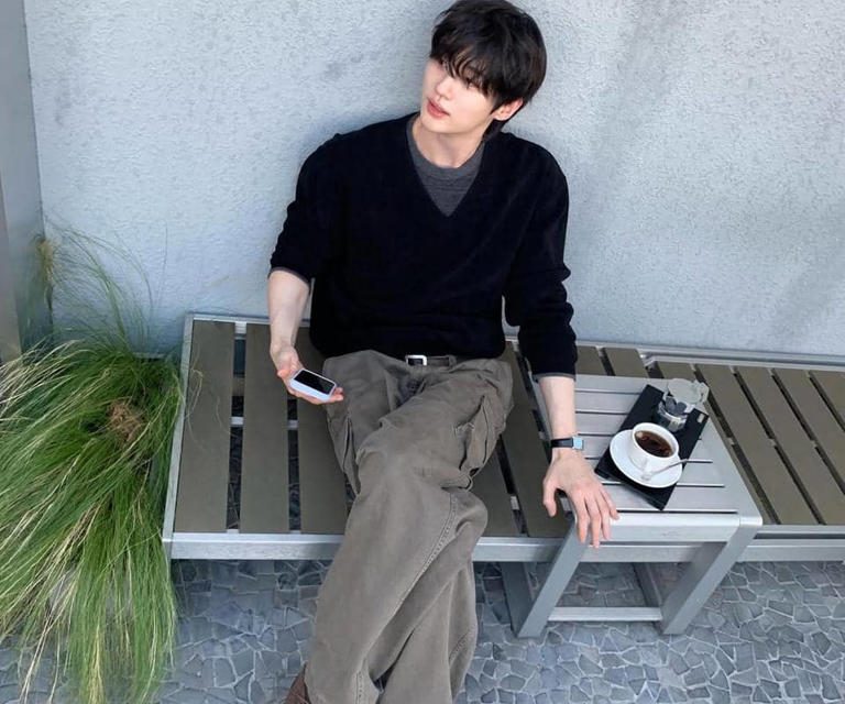 Byeon Woo Seok Dan Rahasia Gaya Hangout Effortlessly Cool
