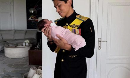 Potret Pangeran Abdul Mateen: Mengasuh Anak Pertamanya