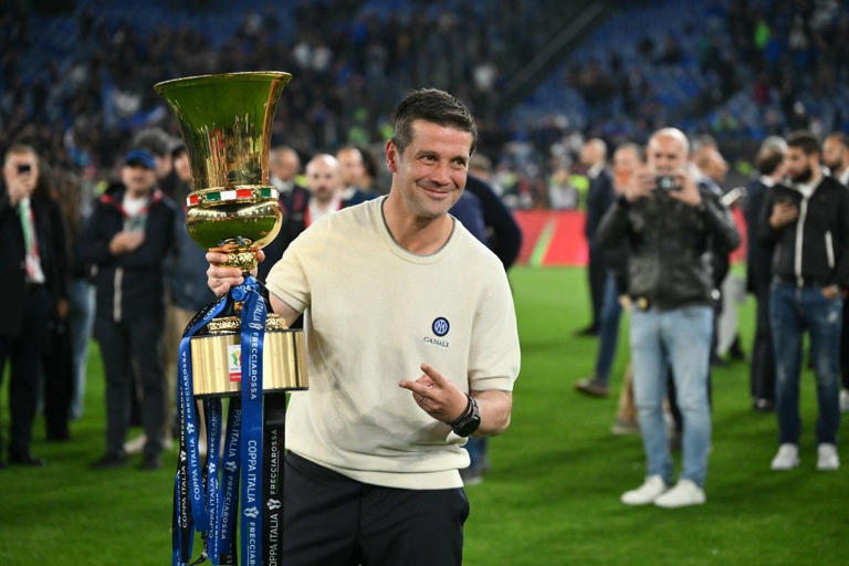 Inter Milan Dominasi Kompetisi, Cristian Chivu Nikmati Gaji Dobel!