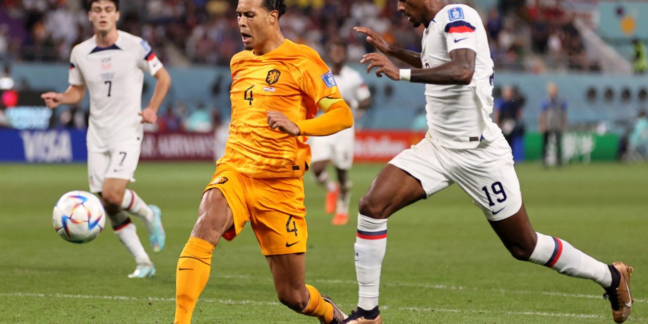 Bukan Sekadar Gaya! Di Balik Van Dijk Pakai Lengan Panjang