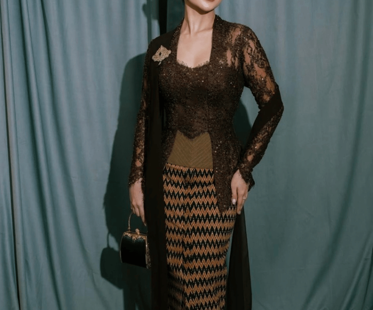 Aura Jawa Kental! Ariel Tatum Anggun & Balutan Kebaya Vintage
