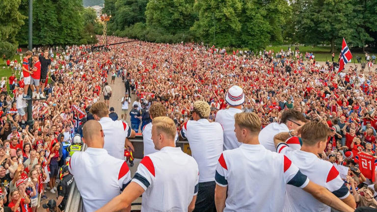 Haru Dan Bangga! Norwegia Di Sambut Ribuan Fans Di Oslo