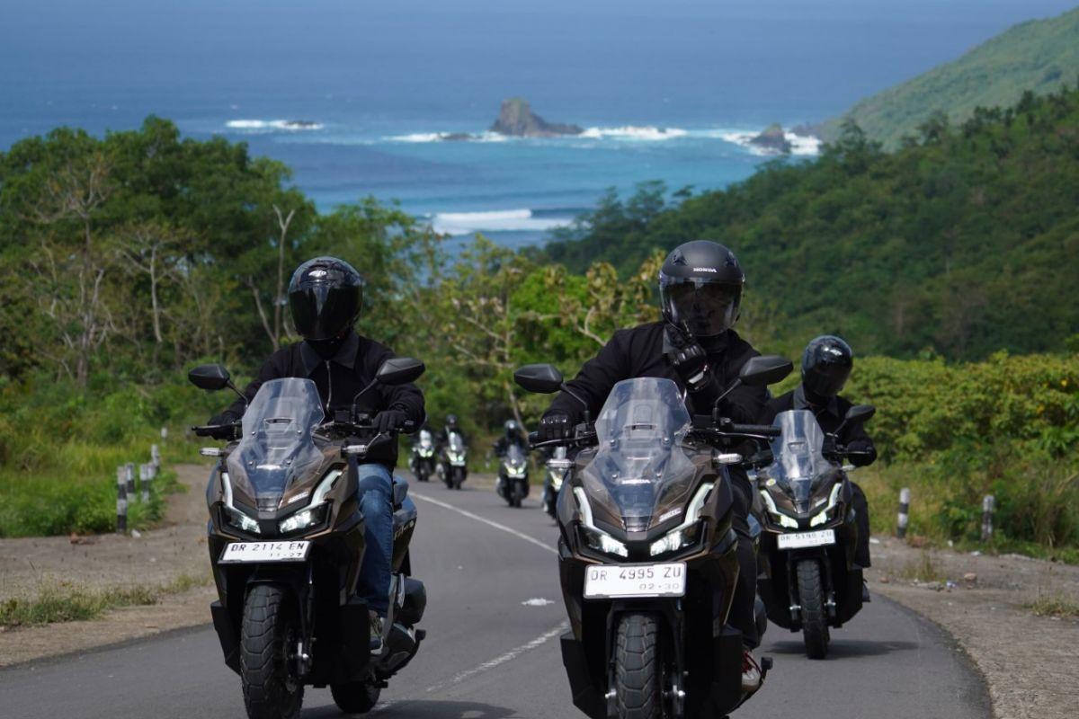 Matic Atau Kopling Manual, Mana Lebih Cocok Untuk Touring?