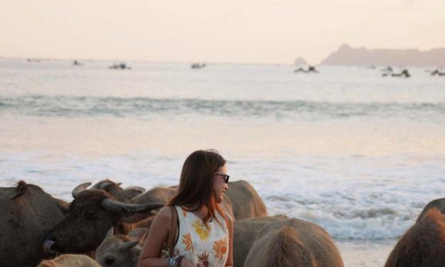 Pesona Bella Graceva Nikmati Keindahan Pantai Selong Belanak