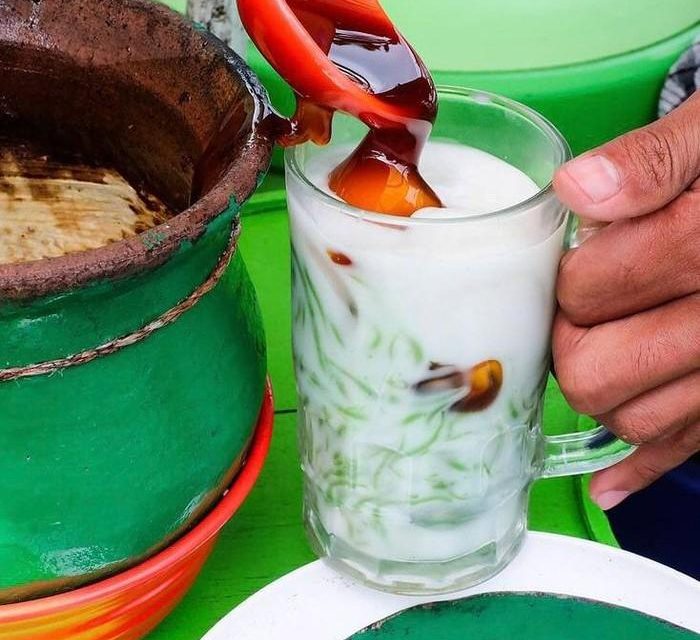 Bukan Es Biasa! Es Dawet Manis Gurih Jadi Pelepas Dahaga