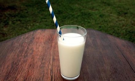 Hati-Hati! Kebiasaan Minum Susu Bisa Memicu Bau Mulut