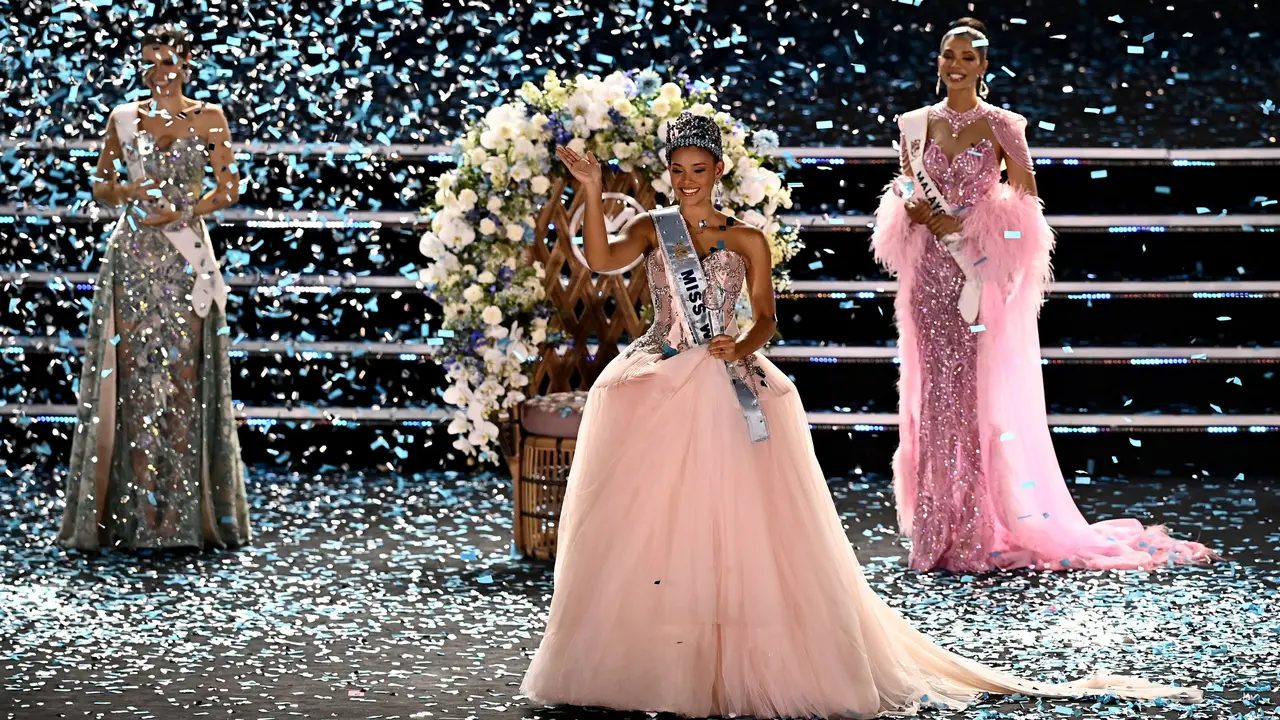 Joheirry Mola, Pendidik Berhasil Raih Mahkota Miss World 2026