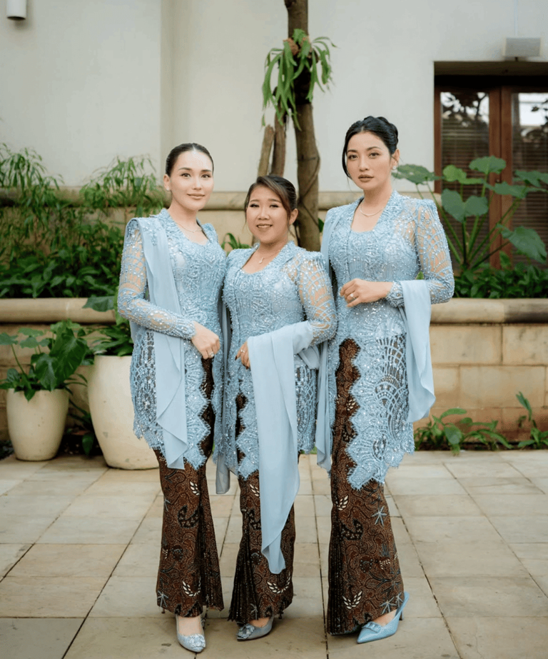 Makin Elegan! Gaya Undangan Ayu Ting Ting, Hesti & Kiky Saputri
