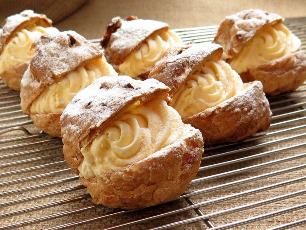 Manis Maksimal! Kue Sus Lembut Dengan Vla Vanila Yang Lumer